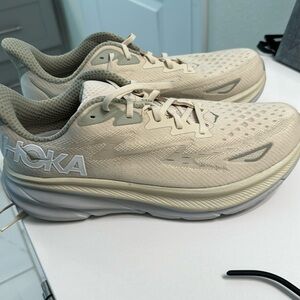 Hoka Clifton 9, size 11
